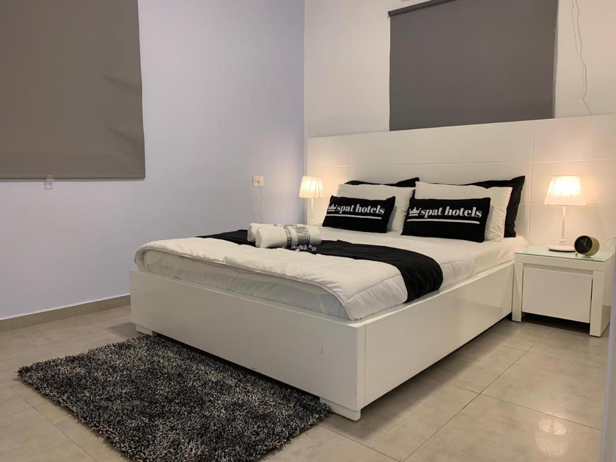 דירת 5 חדרים מול הים Apartment Bat Yam Bagian luar foto