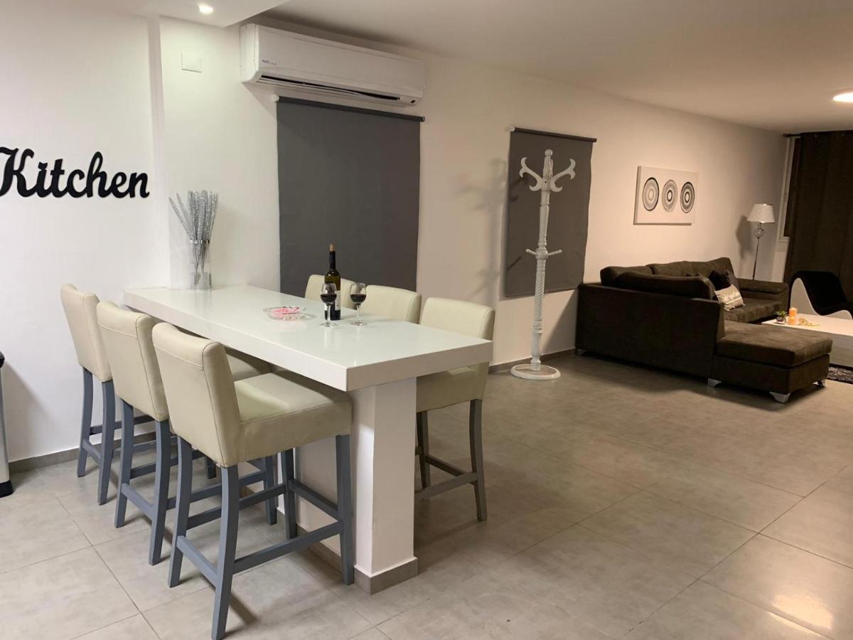 דירת 5 חדרים מול הים Apartment Bat Yam Bagian luar foto